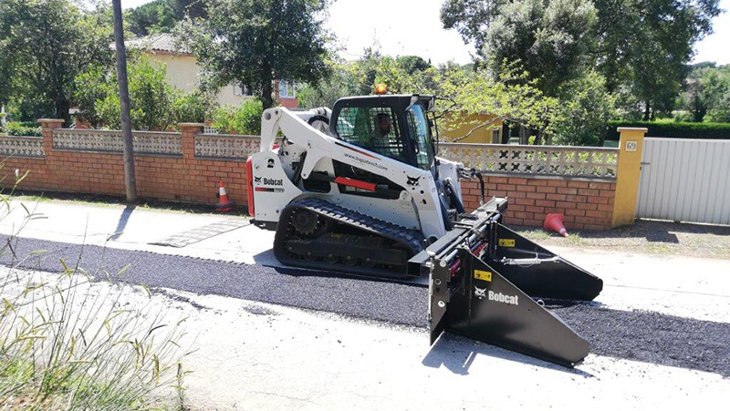 Bobcat Asphalt Paver Accessories Replace Manual Laying for Spanish Client